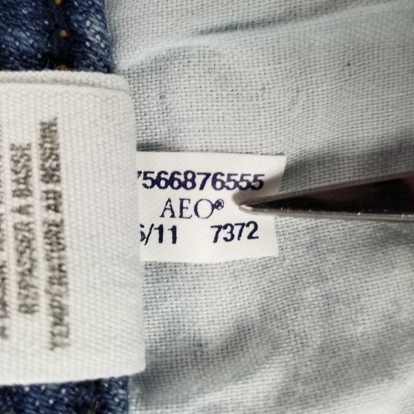 AEO - Stretch denim rolled cuff shorts - Sz 2 - Picture 7 of 7